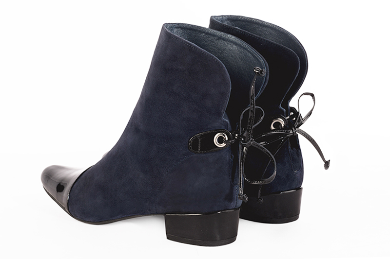 Women's gloss black and navy blue elegant ankle boots, with laces at the back. Round toe. Low block heels - Rear view